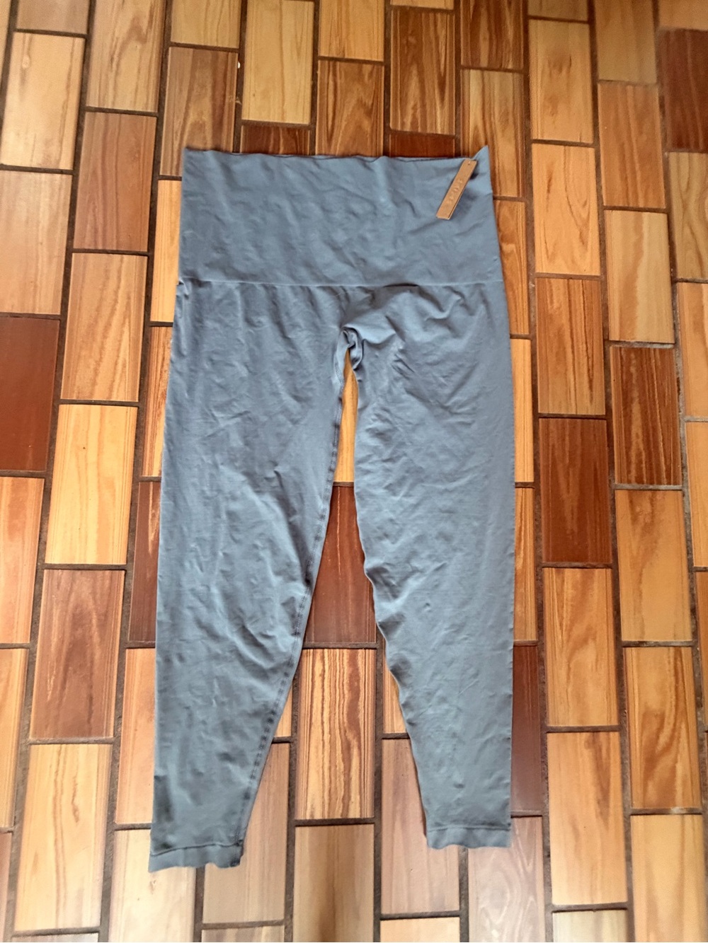 SKIMS High-Waist Gray Leggings — Stretchy Everyday Essential